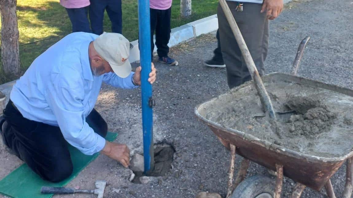 Okulumuzda Voleybol Sahası Öğrencilerimizin Hizmetine Sunuldu